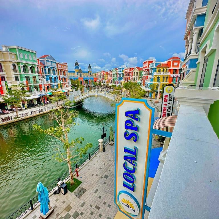 Local Spa Mini Hotel Grand World River View