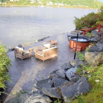 Salt Loft - Oceanfront, Hot Tub And Firepit!