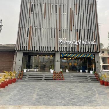 Hotel Florida -Manali Highway & 9 mins drive from Chandigarh University