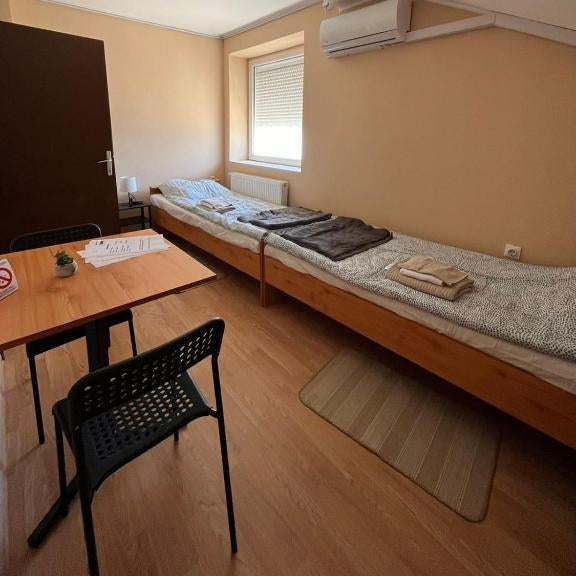 Rooms with private Bathroom & Free Parking ''Sobe Zoka,,