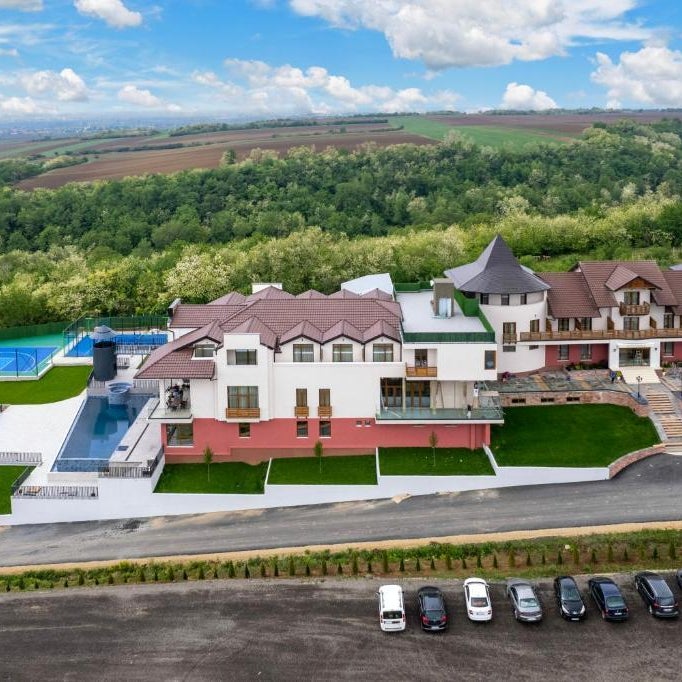 Dve Kule Resort & Winery