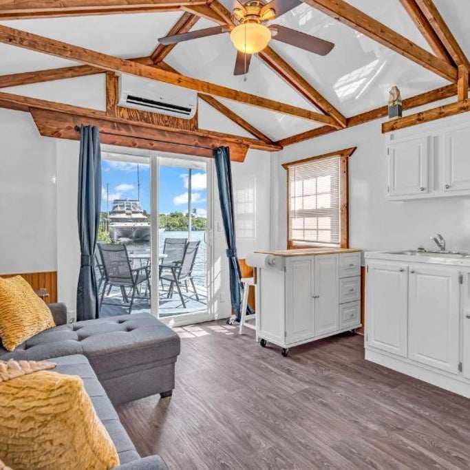 Aqua Lodges at 47th Street Thumbnail