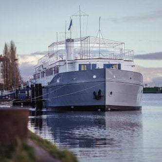 ARCONA - Übernachten auf dem Wasser - direkt am Bontekai Thumbnail