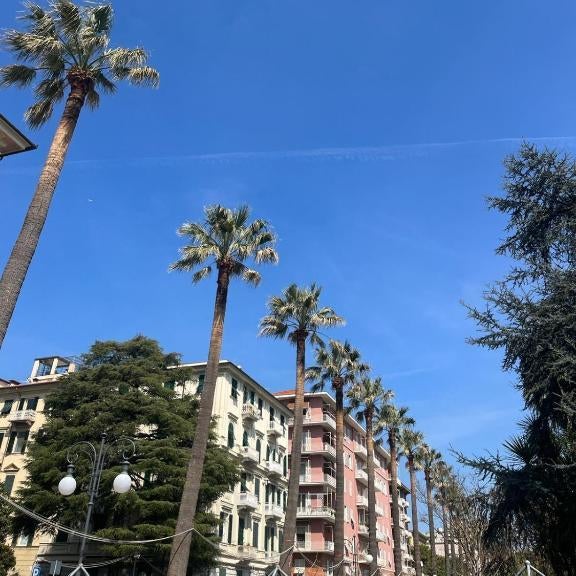 BREATHE LIGURIA - LUCY 1 bedroom and 1 apartment in a newly renovated nineteenth-century building in the historic center near the sea
