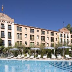 Les Pyrénées - le Grand Hôtel & le Château