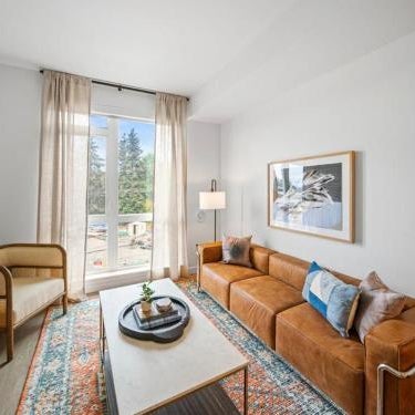 Spacious 1Bedroom 1bath Heart of Redmond Thumbnail