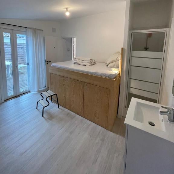 Chambre privée dans maison d’hôtes Thumbnail