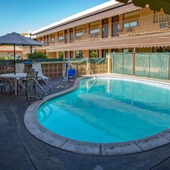 Townhouse Inn and Suites Thumbnail