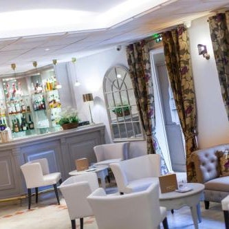 Logis Hostellerie des Clos et restaurant Bistrot des grands crus et Maison de la tour Chablis