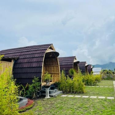 Tegal Bamboo Cottages & Private Hot Spring