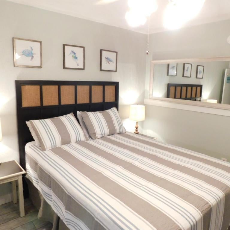 Budget Friendly Condo Perfect for a Romantic Getaway within Walking Distance to the Beach! Thumbnail