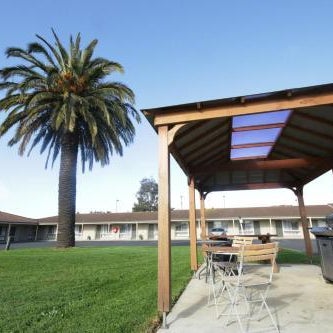 Golden Palms Motel Thumbnail