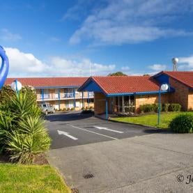 Blue Whale Motor Inn & Apartments Thumbnail