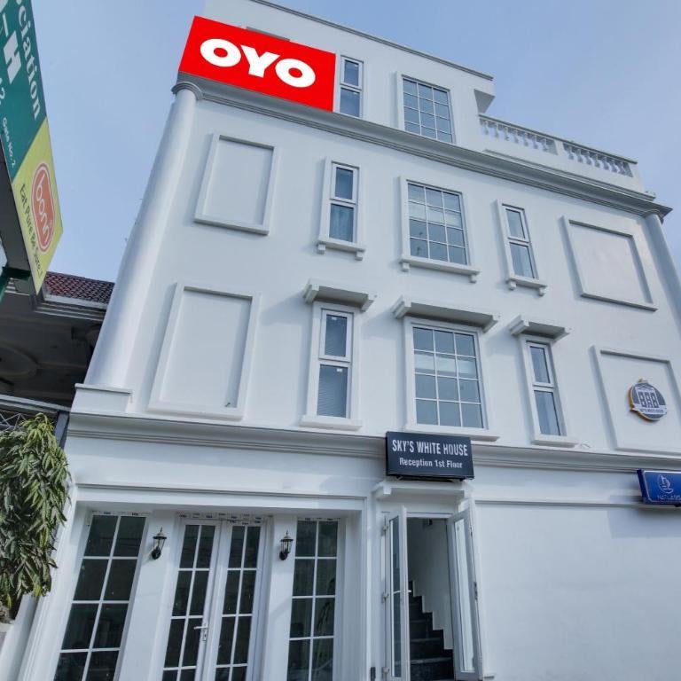Hotel O Sky White House