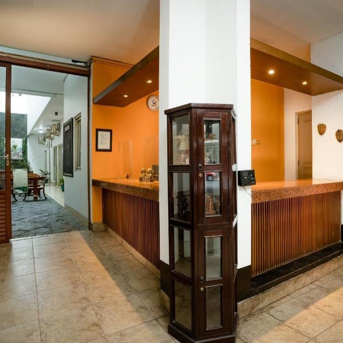 Hotel Poncowinatan - Tugu Thumbnail