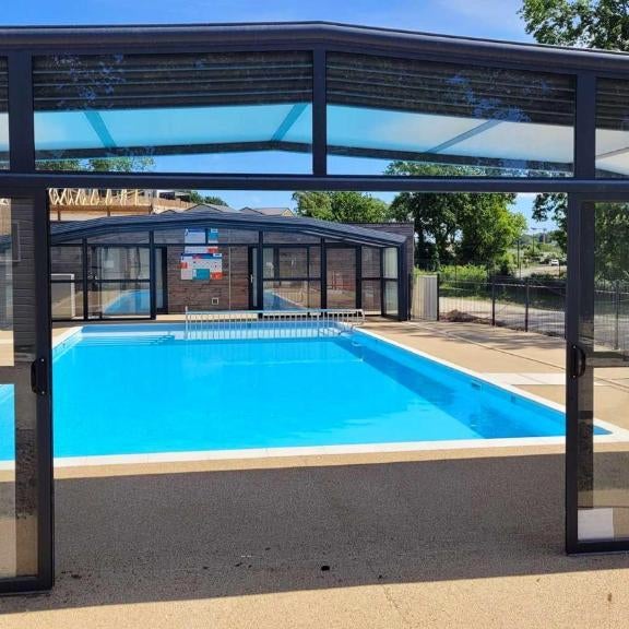 Chalet enchanteur à Arzal avec vue sur lac et piscine partagée