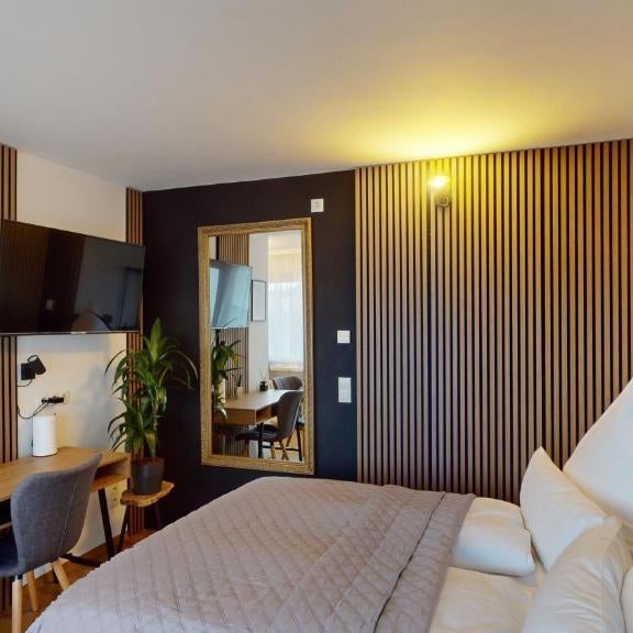 CROWN LIVING Studios - Studio für 2 Personen - Sitzplatz auf der Terrasse - kostenloser Parkplatz - Self Check-in Thumbnail