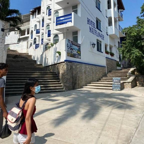 MayFlower Hotel & Hostal