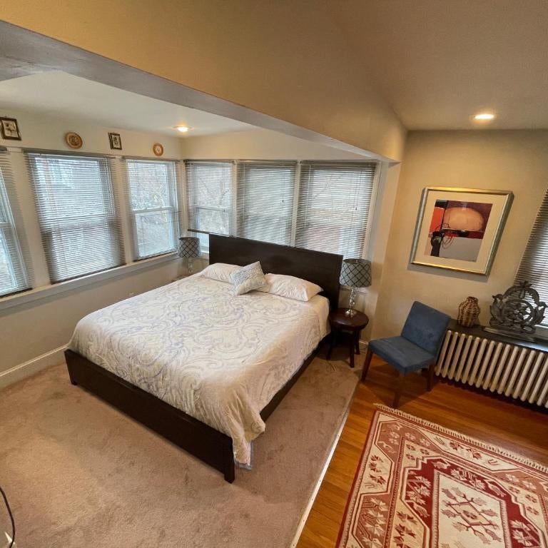 Deluxe King Master Suite Thumbnail