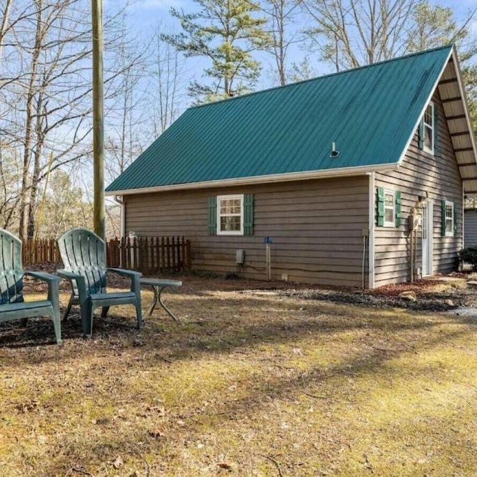By & By - 2 Bed, 1 Bath with Hot Tub Thumbnail