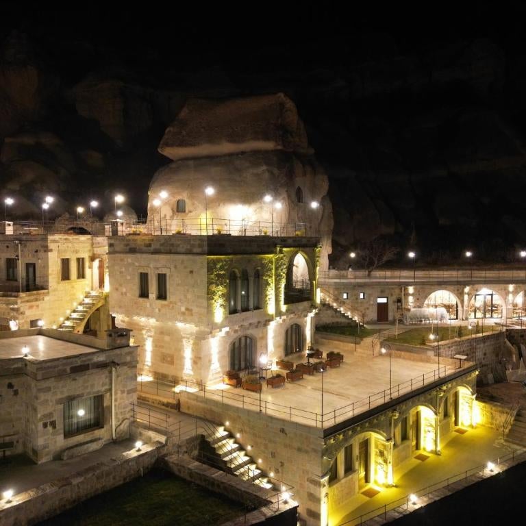 Secret Hill Cave Suites
