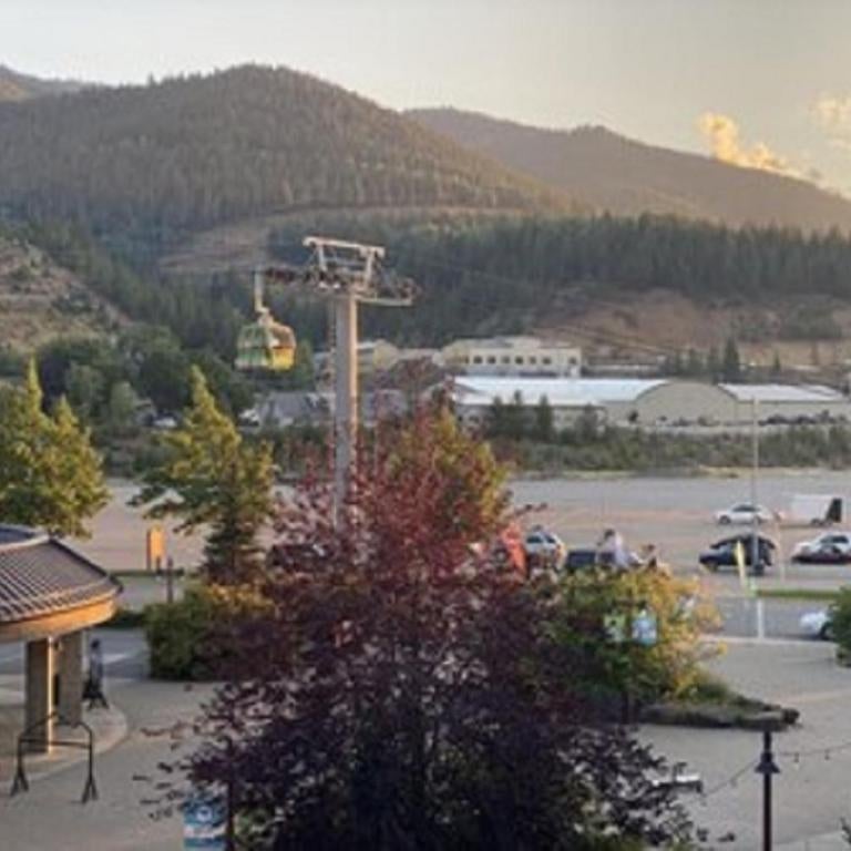 Morning Star Lodge - Hosted by Linda Thumbnail
