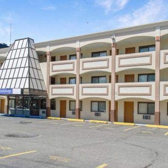 Travelodge by Wyndham Manhasset Thumbnail