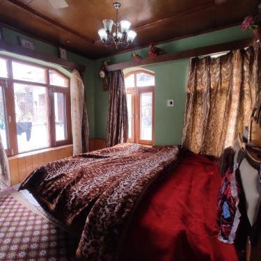 Collection O Brein Nishat Formerly Continental Guest House