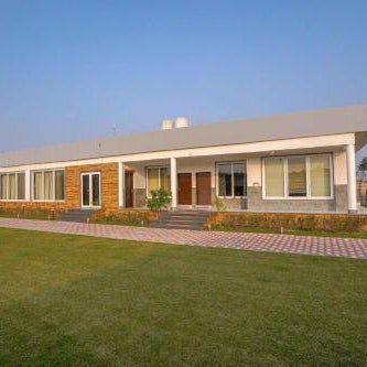 Luxury Farmhouse Stay, Pure Vegetarian- Santushti Farm, NCR