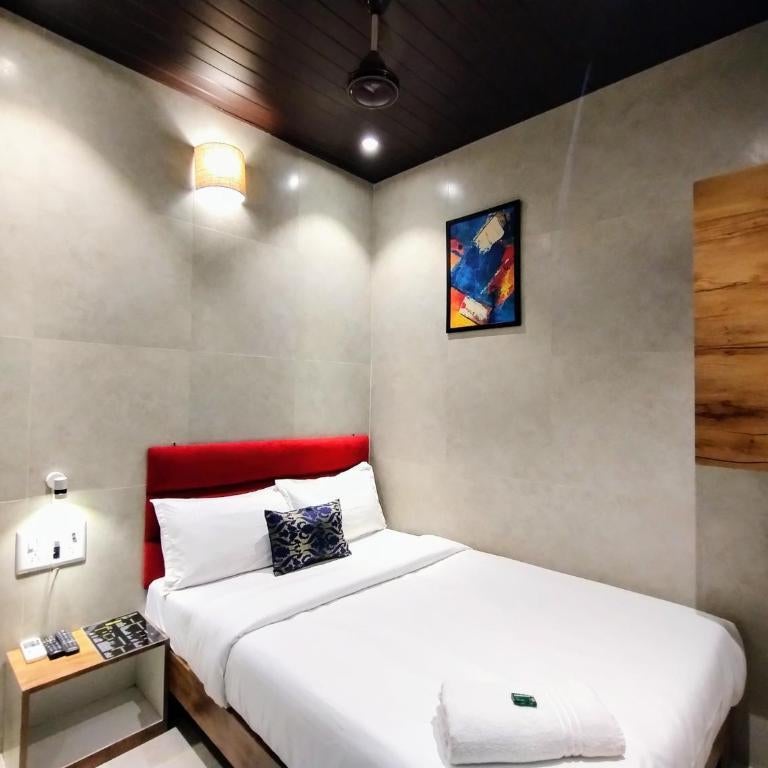 Hotel Eros - Near Mumbai International Airport T2 Thumbnail