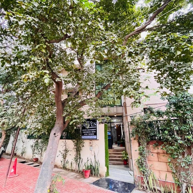 Super Townhouse Sushant Lok Phase 1 Formerly Hotel Neven Thumbnail