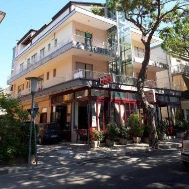 Hotel Villa Dina