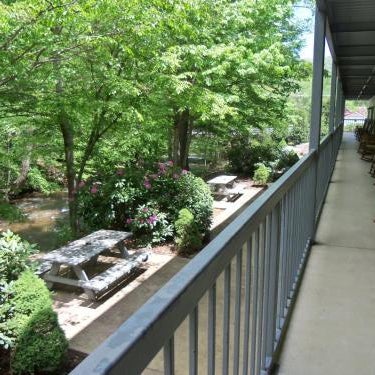 Four Seasons Inn Thumbnail