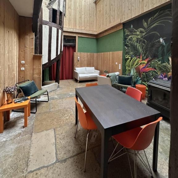 Chambre dans maison originale en centre ville Thumbnail