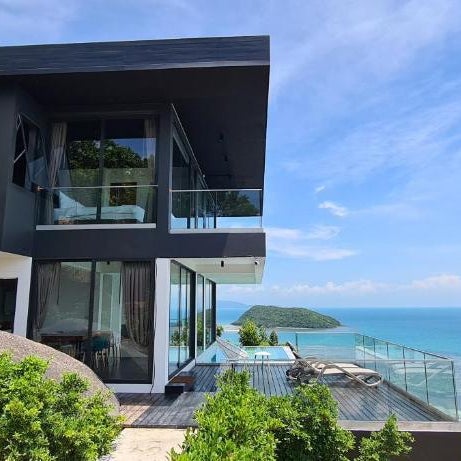 Sis and Sea Villa