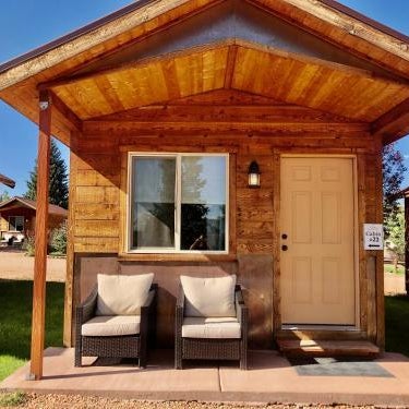 Mountain Ridge Cabins & Lodging Between Bryce and Zion National Park Thumbnail