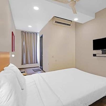 Super Collection O OMR Perungudi Thiruvanmiyur Beach Thumbnail