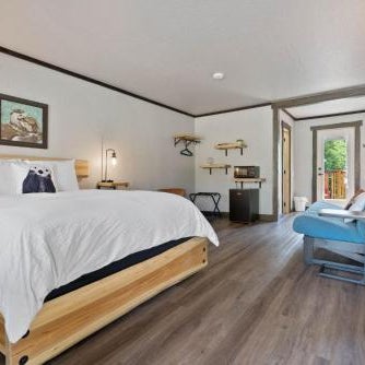 Lake Village Lodge Thumbnail