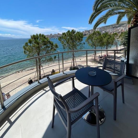 Hotel Summer Thumbnail