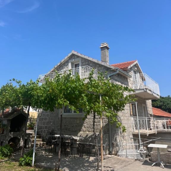 Luštica Old House