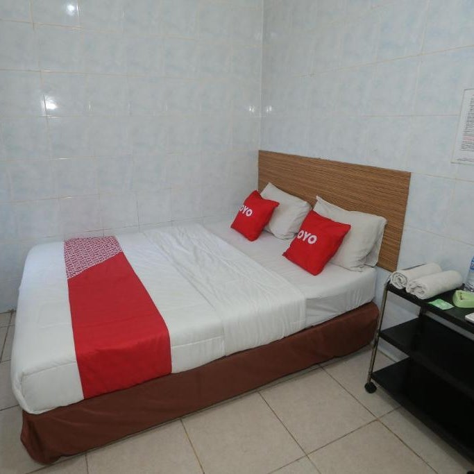 OYO 92677 Hotel Bintaro Thumbnail
