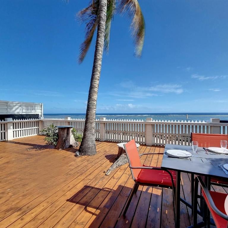 Les Mosalas - 2 et 3 étoiles - pieds dans l'eau - Lagon de Saint-Leu Thumbnail