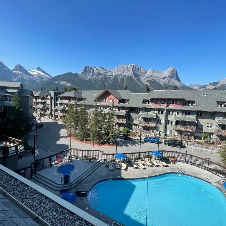 Top Floor Wolf - Best Views With Pool and Hot tub Thumbnail