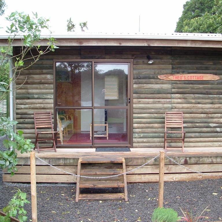 Theo's Cottage at Ngā Manu Nature Reserve