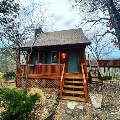 Eagle Crest cabin, White river view with hottub Thumbnail