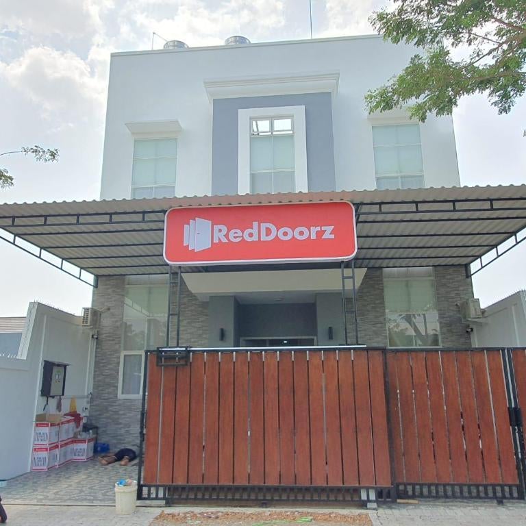 RedDoorz near Kawasan Bandara Ahmad Yani Semarang 2