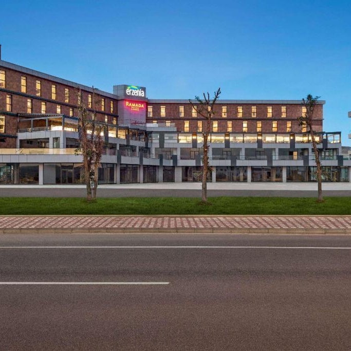 Ramada Plaza By Wyndham Batman