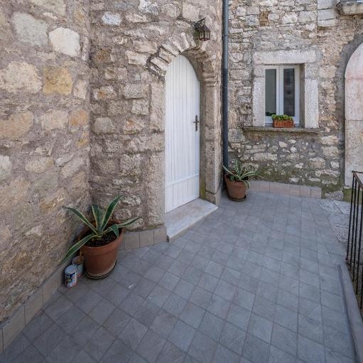La torretta sul cortile Thumbnail