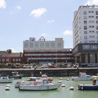 Holiday Inn Calais - Centre Car Ferry by IHG