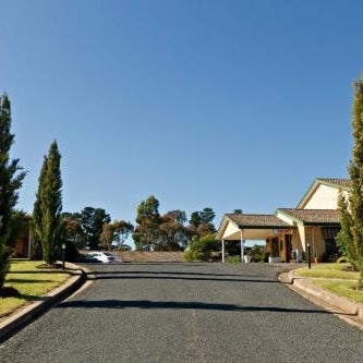 Hilltops Retreat Motor Inn